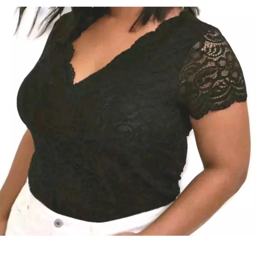 Torrid V-neck Bodysuit Woman Plus 5X Crochet Lace Sleeve Black Wireless Knit Nwt
